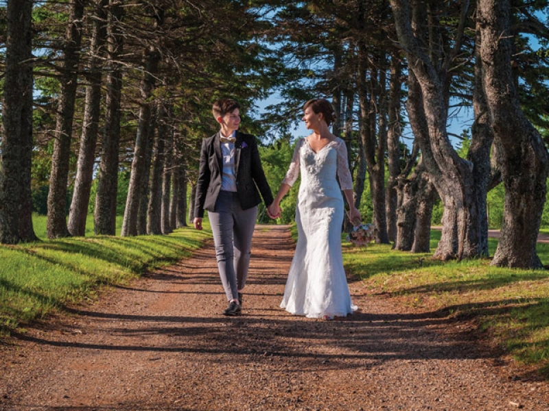 couple getting married in pei